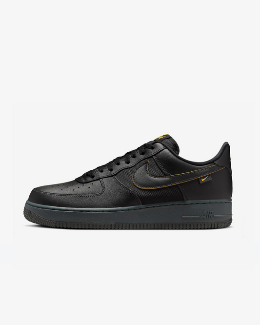 Tenis Nike Air Force 1 07 Black University Gold